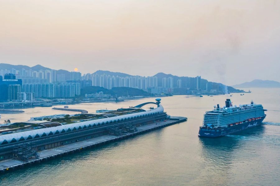 Cruise ship arriving in Hong Kong